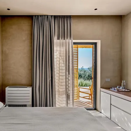 Willa Olivia Dimora *