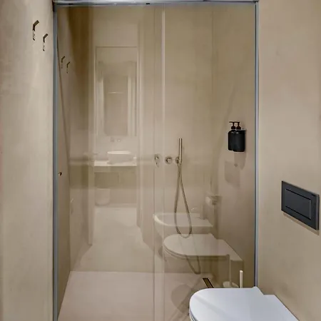 Willa Olivia Dimora *